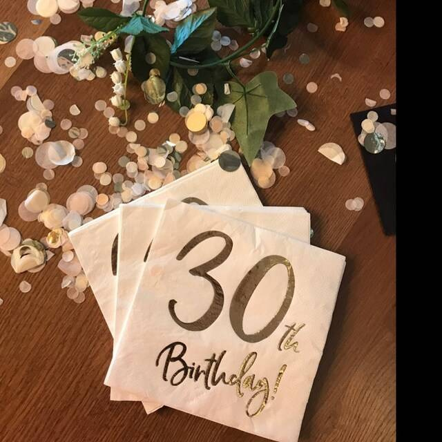 SERWETKI PAPIEROWE NA 30 URODZINY URODZINOWE NA TRZYDZIESTKĘ STYLOWE