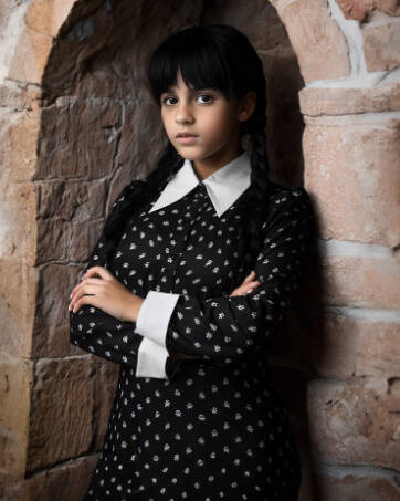 Strój Kostium Wednesday Addams - rozmiar L (125-135 cm) + Peruka z warkoczami o długości 60cm