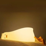 LAMPKA NOCNA LED LEŻĄCA KACZKA DLA DZIECI NA PREZET KOLORY RGB TIMER USB