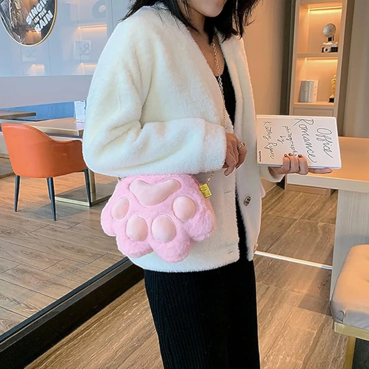 PLUSZOWA TOREBKA KOCIA ŁAPKA ŁAŃCUSZEK TORBA FUTRZANA ŁAPKA MIĘKKI PLUSZAK