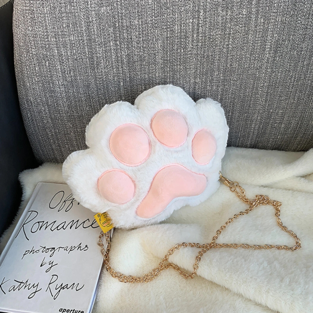 PLUSZOWA TOREBKA KOCIA ŁAPKA ŁAŃCUSZEK TORBA FUTRZANA ŁAPKA MIĘKKI PLUSZAK