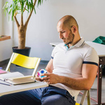 FIDGET MAGICZNA PIŁKA ANTYSTRESOWA KULKA KOLOROWA GNIOTEK SENSORYCZNY 