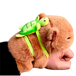 MASKOTKA KAPIBARA NA RĘKĘ Z PLECAKIEM CAPIBARA PLUSZAK PRZYTULANKA OPASKA