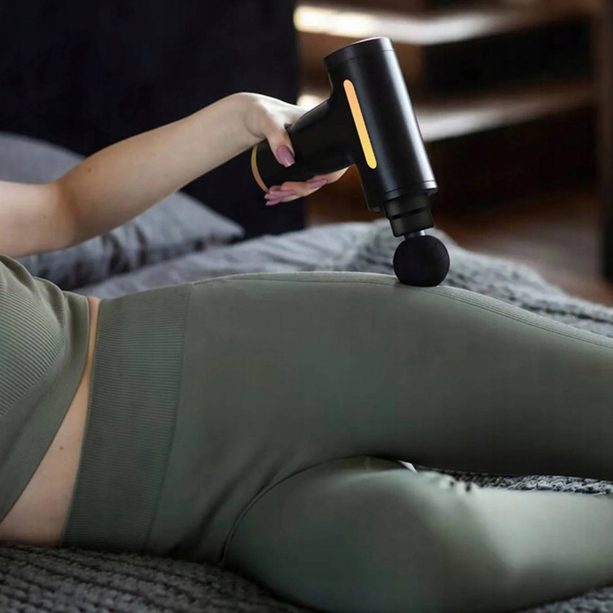 MOCNY PISTOLET DO MASAŻU PLECÓW CIAŁA STÓP 4 KOŃCÓWKI MASAŻER 24W USB 