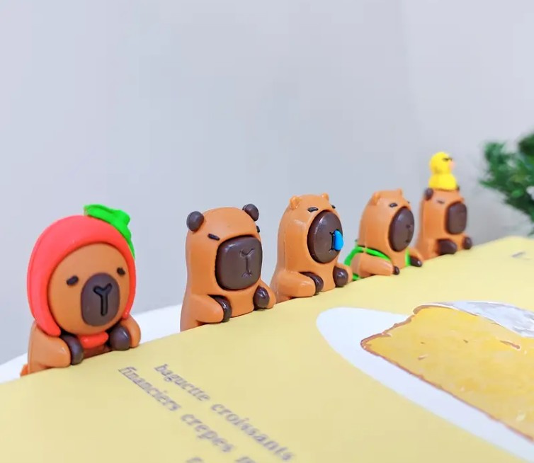 SONNY ANGEL FIGURKA KOLEKCJONERSKA HIPPER KAPIBARA MINI LALECZKA NA TELEFON