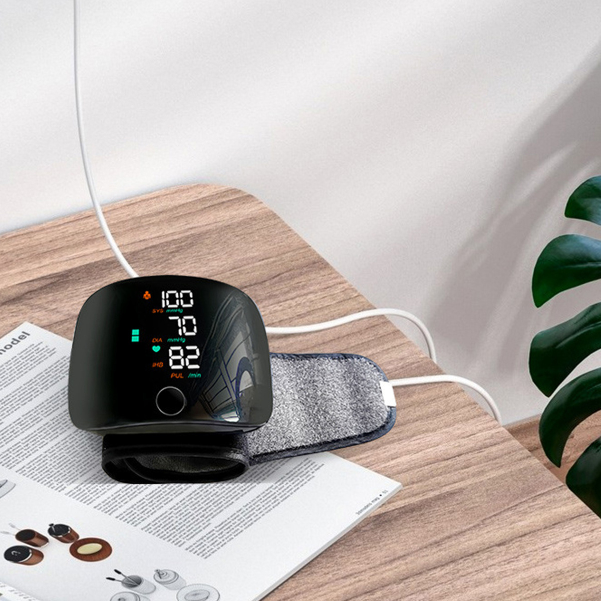 CIŚNIENIOMIERZ NADGARSTKOWY MÓWI ARYTMIA  ELEKTRONICZNY ETUI AKUMULATOR 