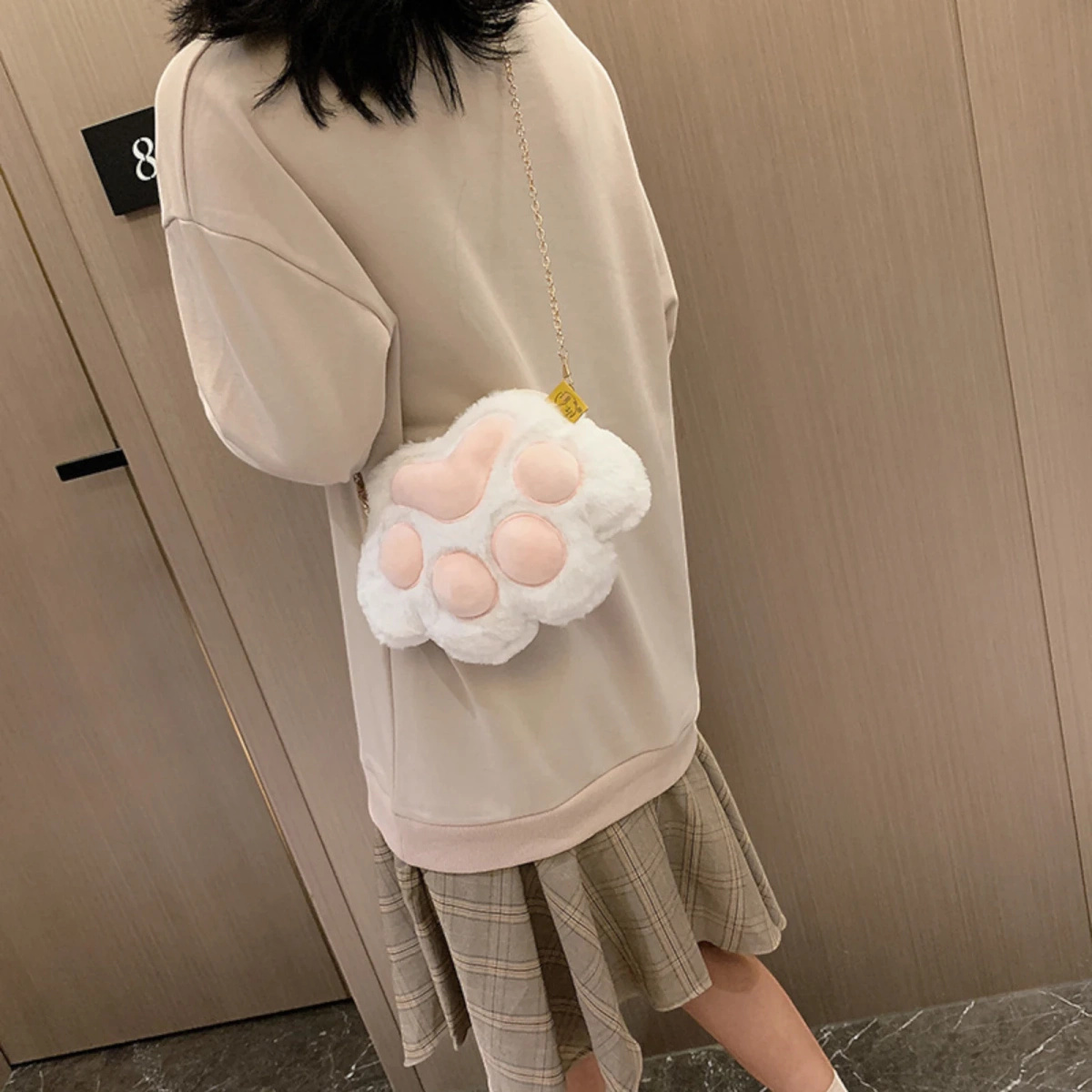 PLUSZOWA TOREBKA KOCIA ŁAPKA ŁAŃCUSZEK TORBA FUTRZANA ŁAPKA MIĘKKI PLUSZAK