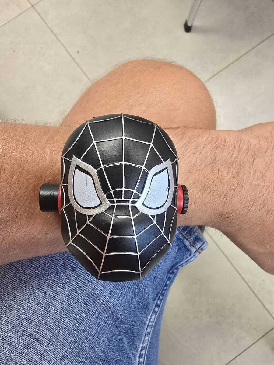 ZEGAREK Z PROJEKTOREM DLA CHŁOPCA SPIDERMAN WYŚWIETLA OBRAZKI 3D PROJEKTOR