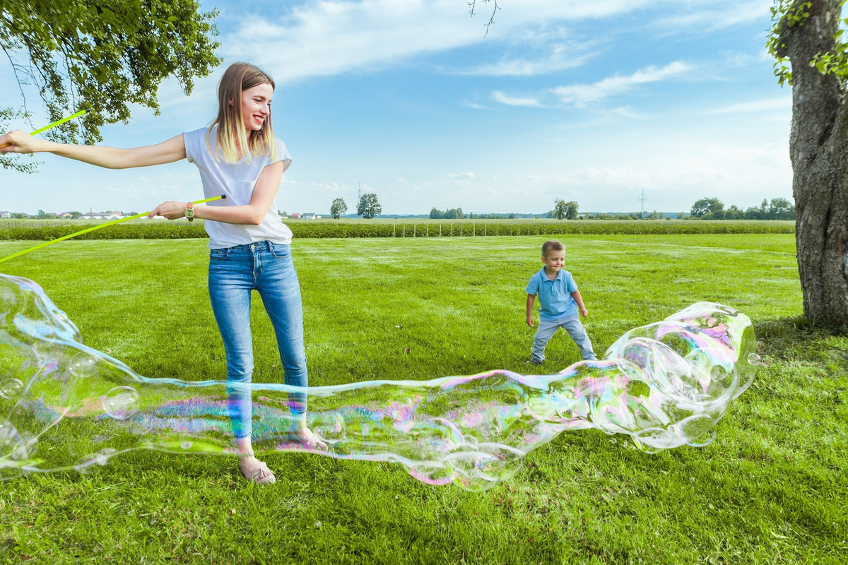 TUBAN ZESTAW DO BANIEK MYDLANYCH OBRĘCZ MOTYLEK + PŁYN 250ML