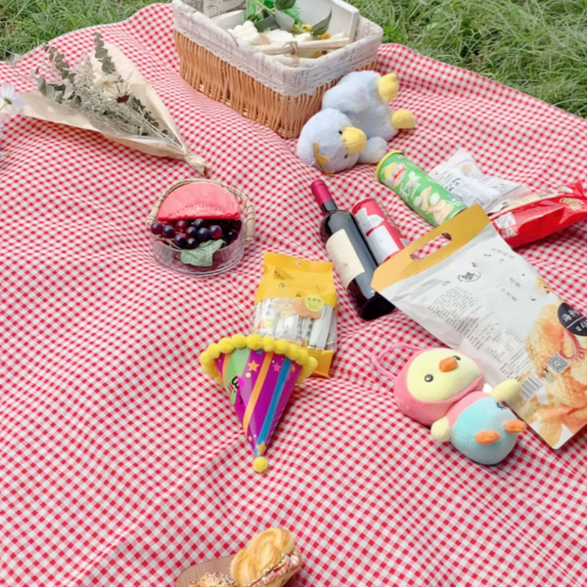 MATA PIKNIKOWA NA PLAŻĘ KOC BIWAKOWY WODOODPORNA PRZENOŚNA DUŻA 2x2m KRATA