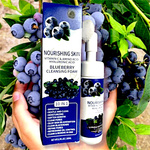 PIANKA OCZYSZCZAJĄCA Z SOKIEM Z BORÓWKI Z SZCZOTECZKĄ MASUJĄCĄ 150 ml 