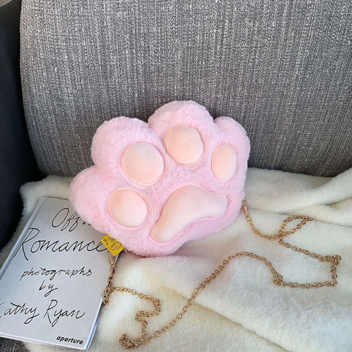 PLUSZOWA TOREBKA KOCIA ŁAPKA ŁAŃCUSZEK TORBA FUTRZANA ŁAPKA MIĘKKI PLUSZAK