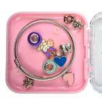 ZESTAW BIŻUTERII KUROMI BRANSOLETKA Z 9 ZAWIESZKAMI KREATYWNY PREZENT